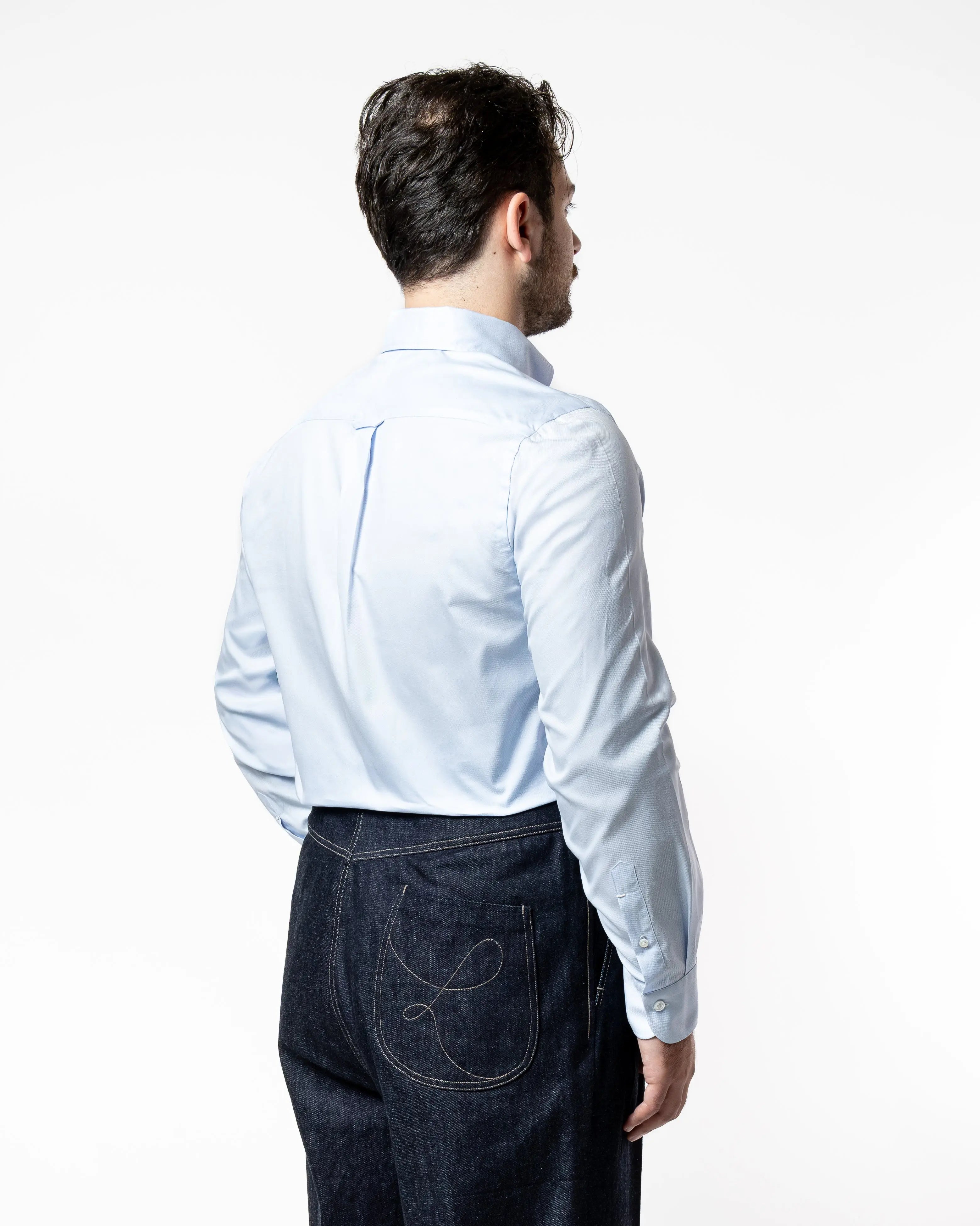 Chemise en Oxford Bleu Thomas Mason fait main, de dos, montrant le split yoke laurensan