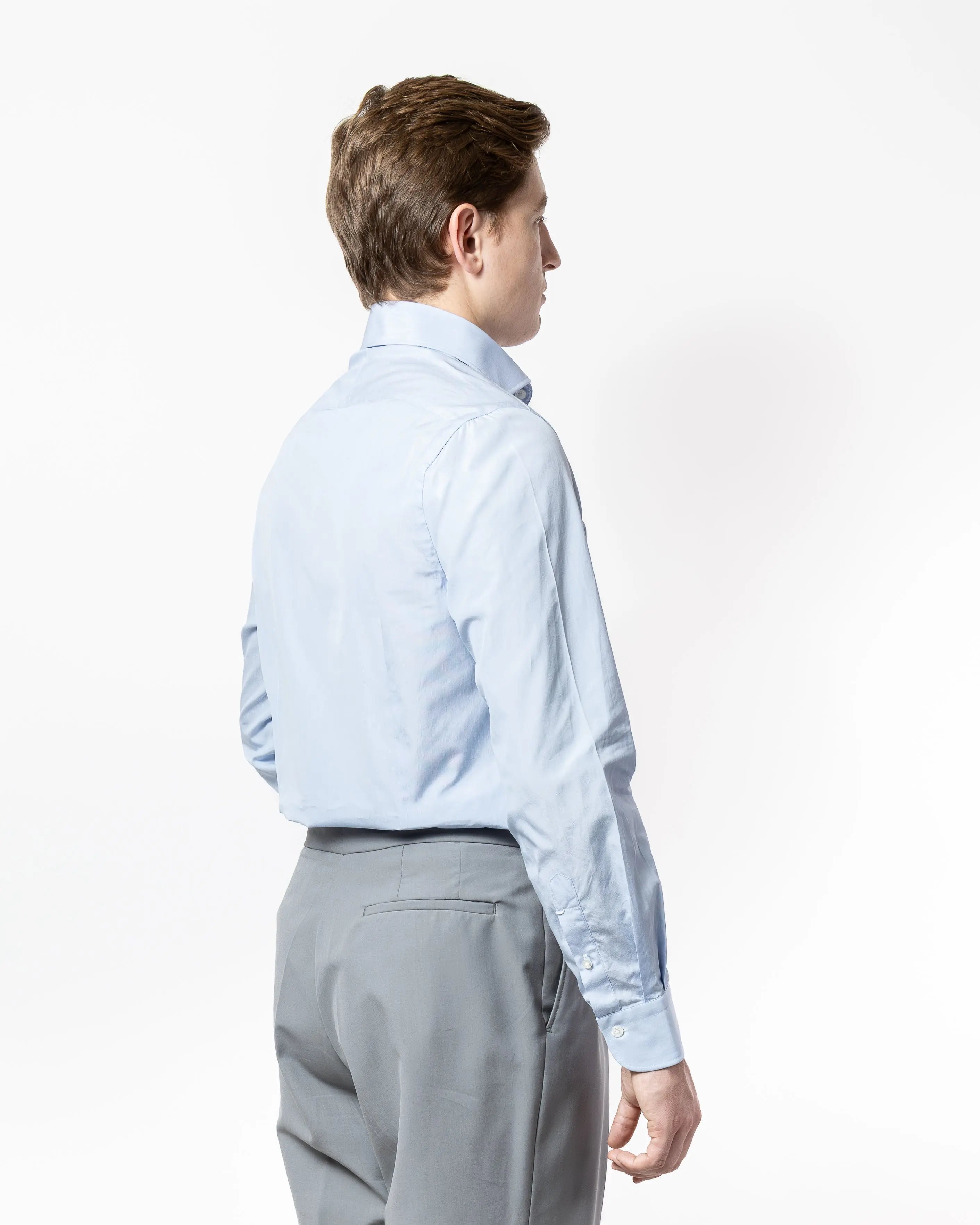 Chemise en Popeline Milleraies Thomas Mason fait main, vue de dos, montrant le split yoke laurensan