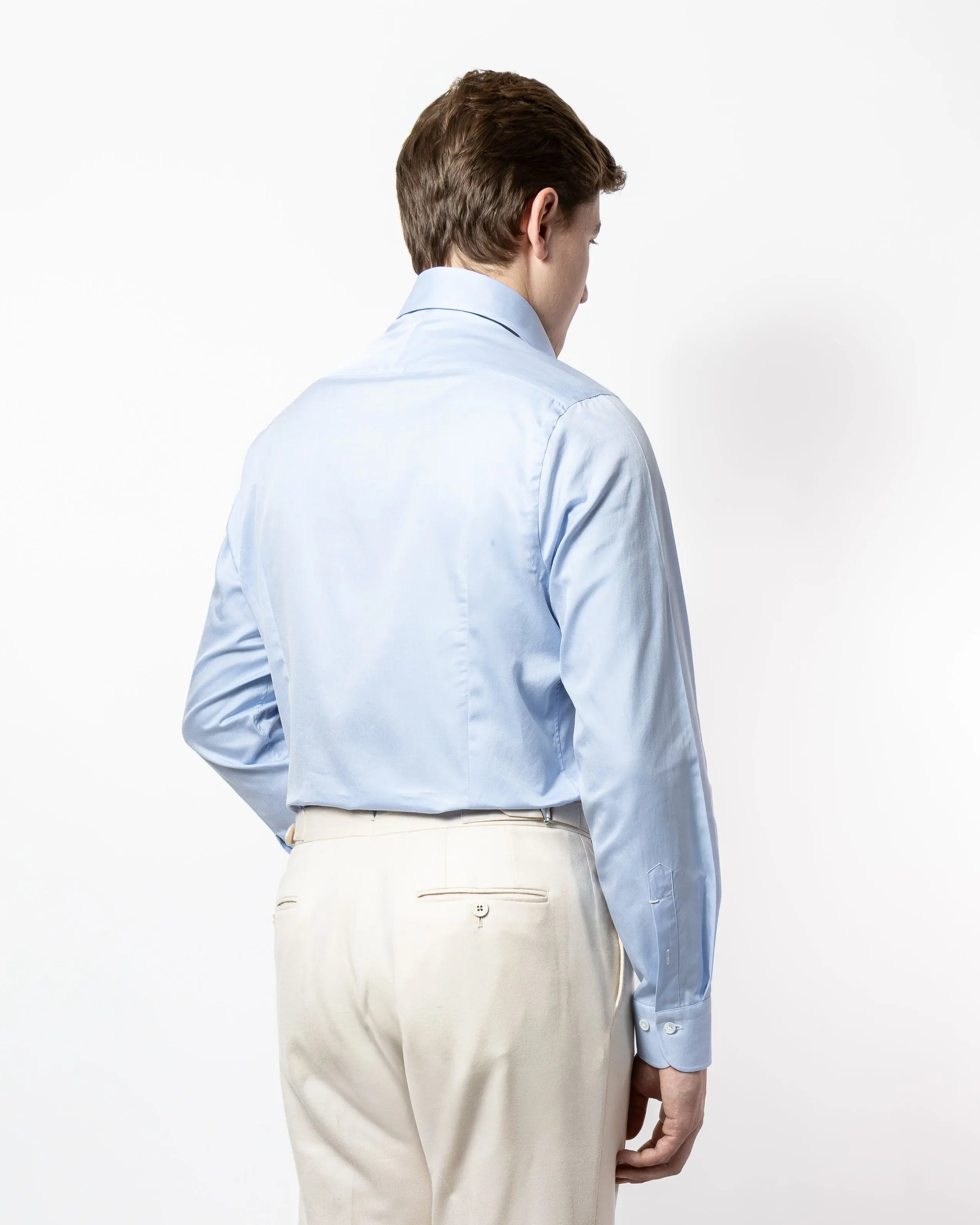 Chemise en Twill Bleu Thomas Mason  fait main, vue de dos, montrant le split yoke laurensan