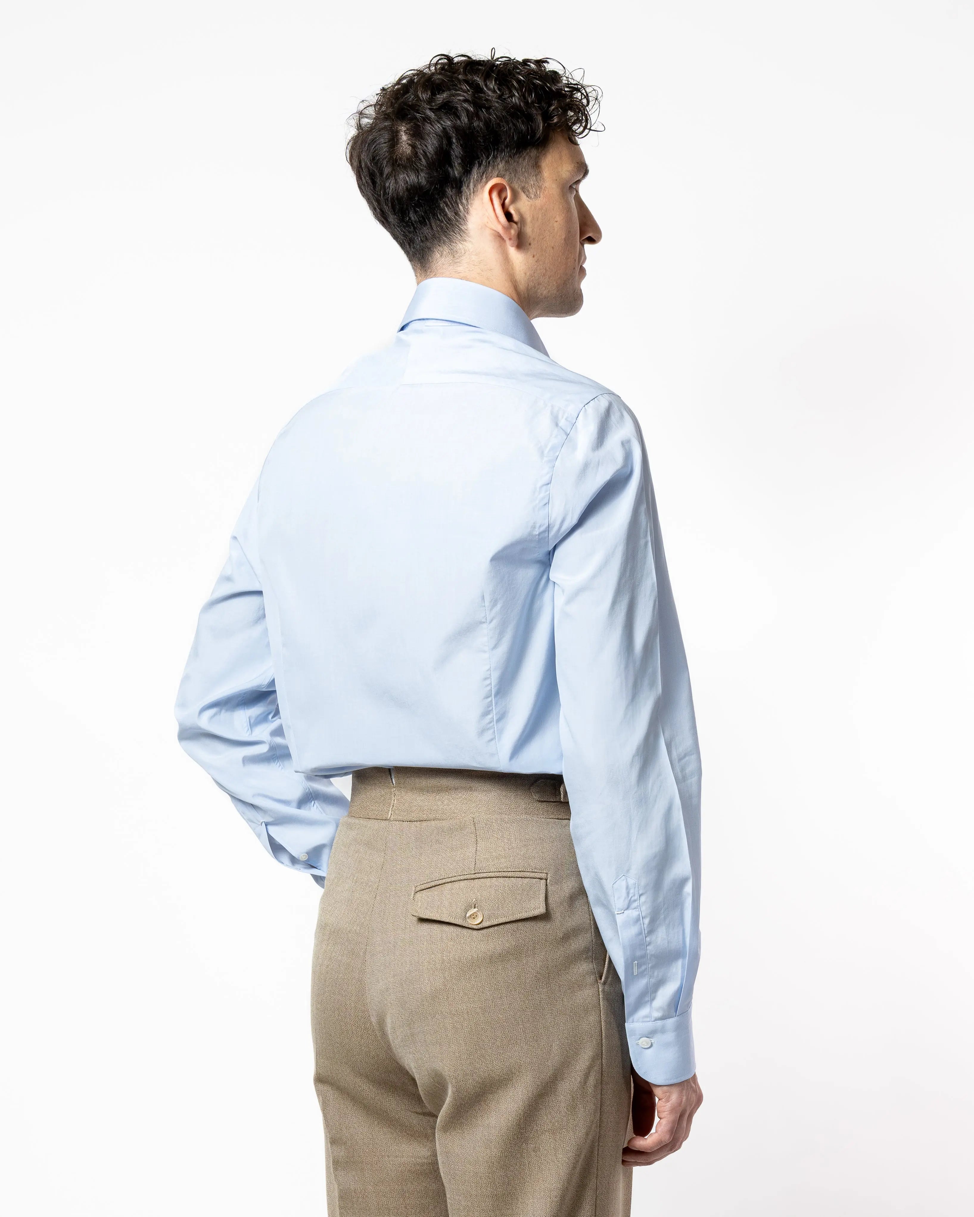 Chemise en Fil à Fil Bleu Thomas Mason fait main, de dos, montrant le split yoke laurensan